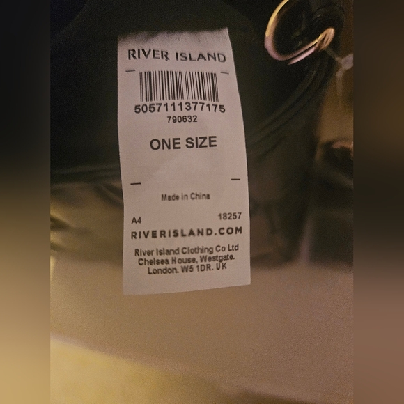 River Island black leather quilted pattened hand bag. - Picture 10 of 11